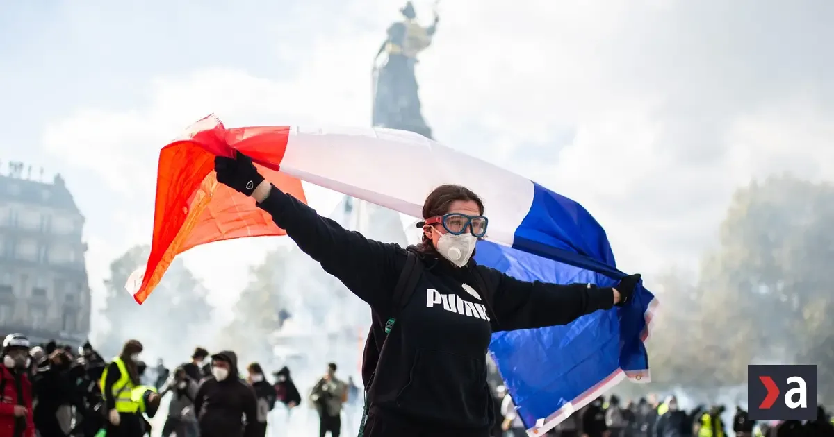 Paríž a ďalšie mestá zavádzajú prísnejší zákaz nočného vychádzania a zákaz demonštrácií
