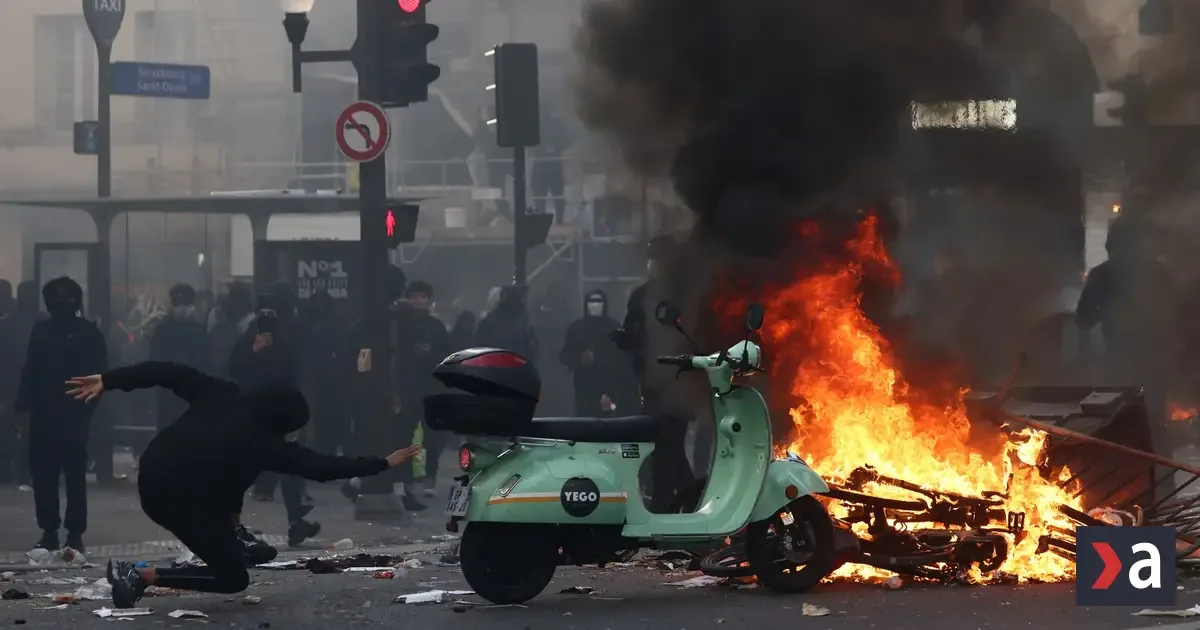 Paríž predĺžil zákaz vychádzania, polícia sa chystá na protesty