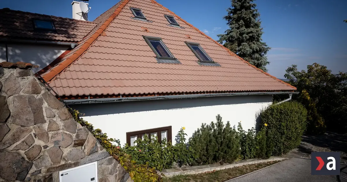 Po kariére vo verejných médiách si kúpil vilu blízko Bonaparte. Vlastní aj haciendu