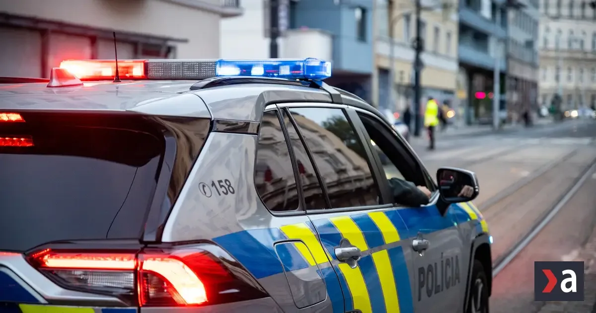 Polícia v Blhovciach našla nezvestného seniora. Po noci mimo domu bol podchladený