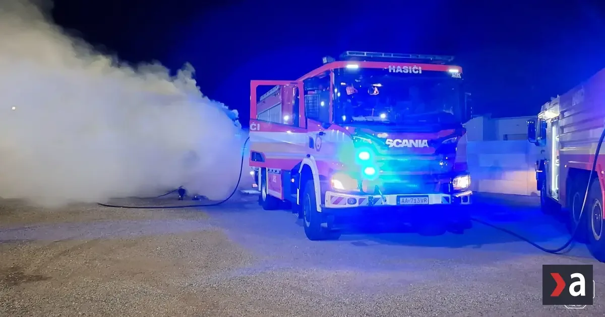Požiar ťahača v Hlohovci spôsobil škodu 25-tisíc eur, príčina neznáma