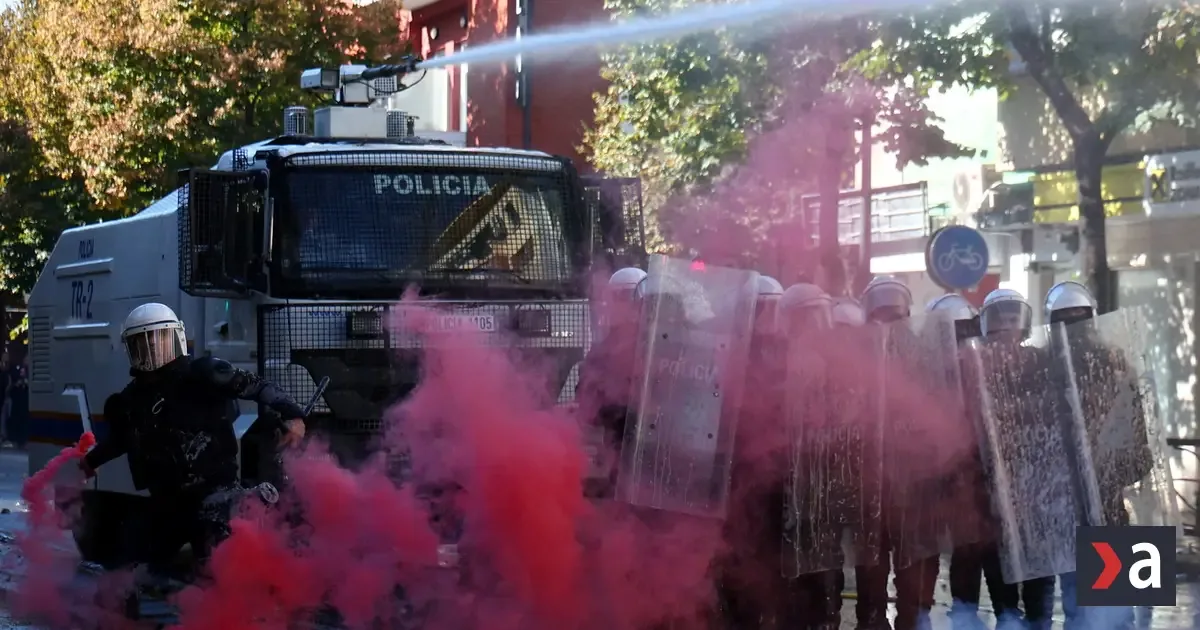 Protesty v Albánsku eskalujú. Študenti napadli ministerstvo školstva