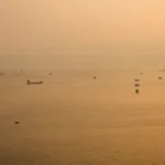 Ropný tanker narazil v Hormuzskom prielive na mínu a začal horieť
