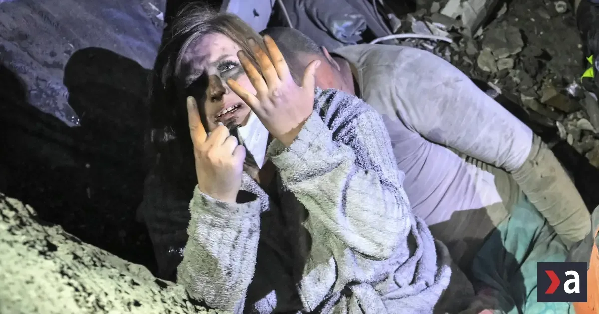 Rusko útočilo na Záporožie klzavými bombami, medzi siedmimi obeťami sú tri deti.