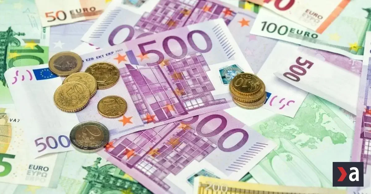 Seniorka prišla o 10-tisíc eur, z okna ich vyhodila podvodníkovi