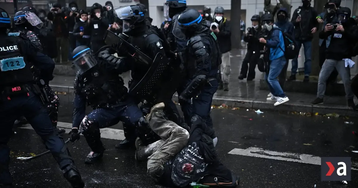 Státisíce ľudí protestovali vo Francúzsku, došlo aj k stretom s políciou 3 Státisíce ľudí protestovali vo Francúzsku, došlo aj k stretom s políciou