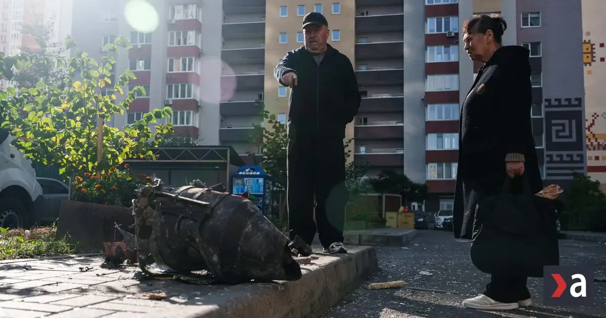 Útok dronov na Kyjev si vyžiadal obete, zasiahol bytový dom aj kľúčový most