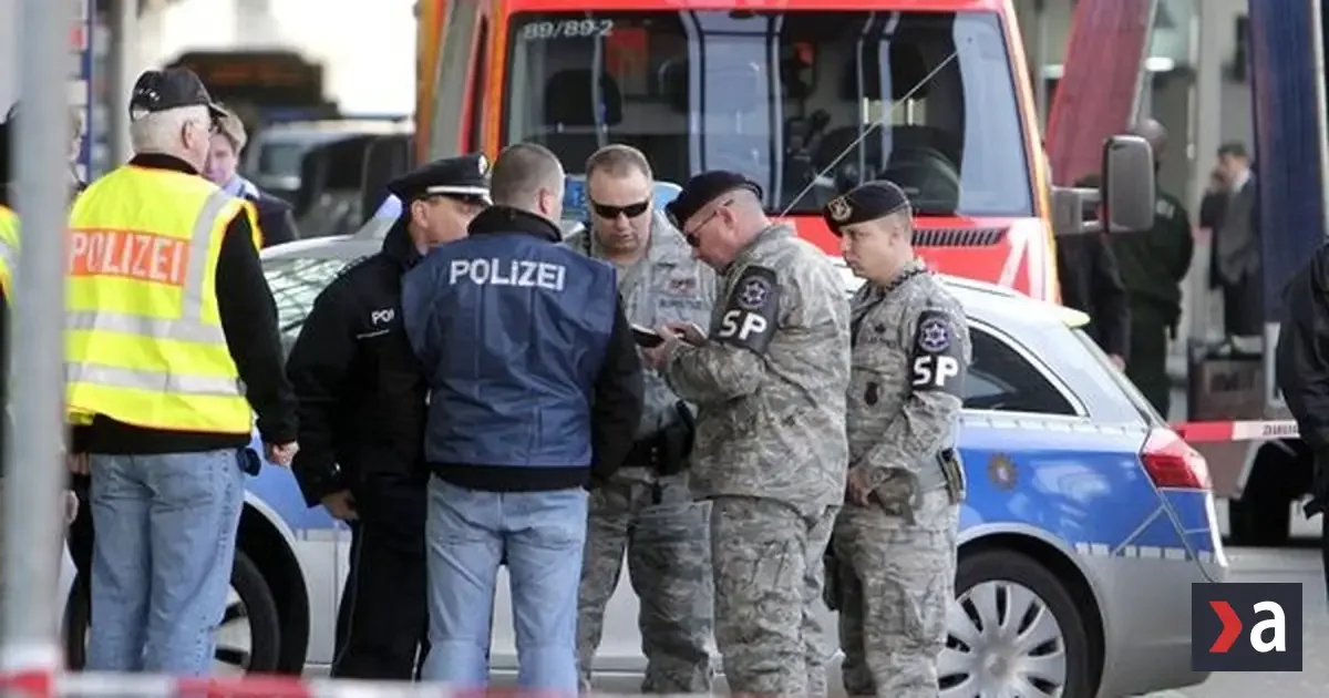 V Kolíne vyšetrujú sexuálny útok s pomocou robota, ktorý mali mladíci vysielať naživo