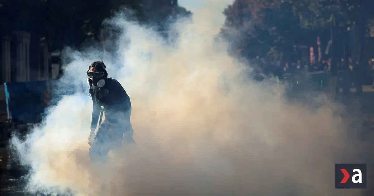 VIDEO: Protesty v Albánsku pokračujú už piaty deň, polícia použila slzný plyn