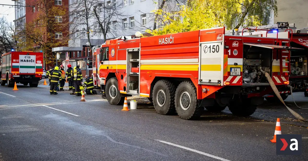 Vo Svidníku horel balkón bytového domu, škoda je približne 10-tisíc eur
