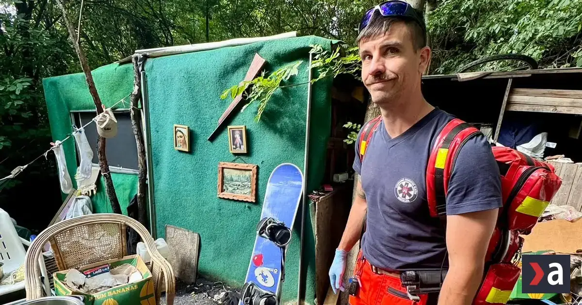 Záchranár čelil ďalšiemu napadnutiu: udreli ho do tváre a pohryzli 2 Záchranár čelil ďalšiemu napadnutiu: udreli ho do tváre a pohryzli